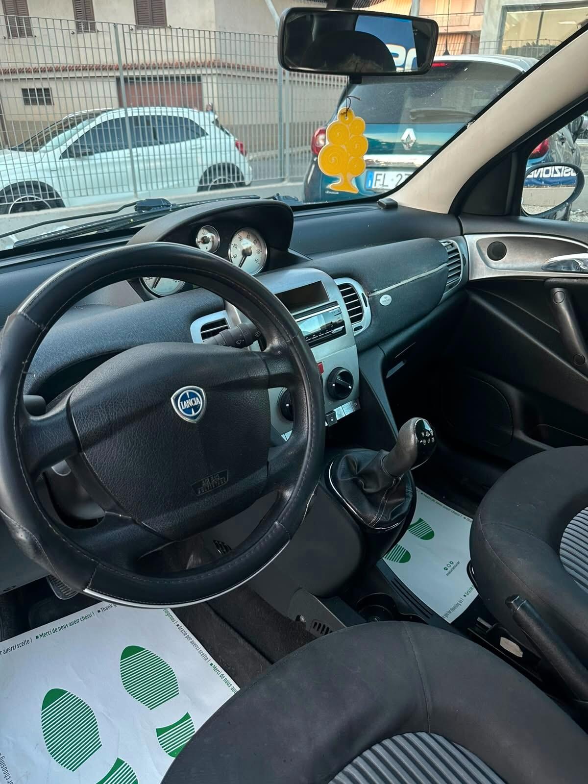 Lancia Ypsilon 1.3 MJT 75CV Platino