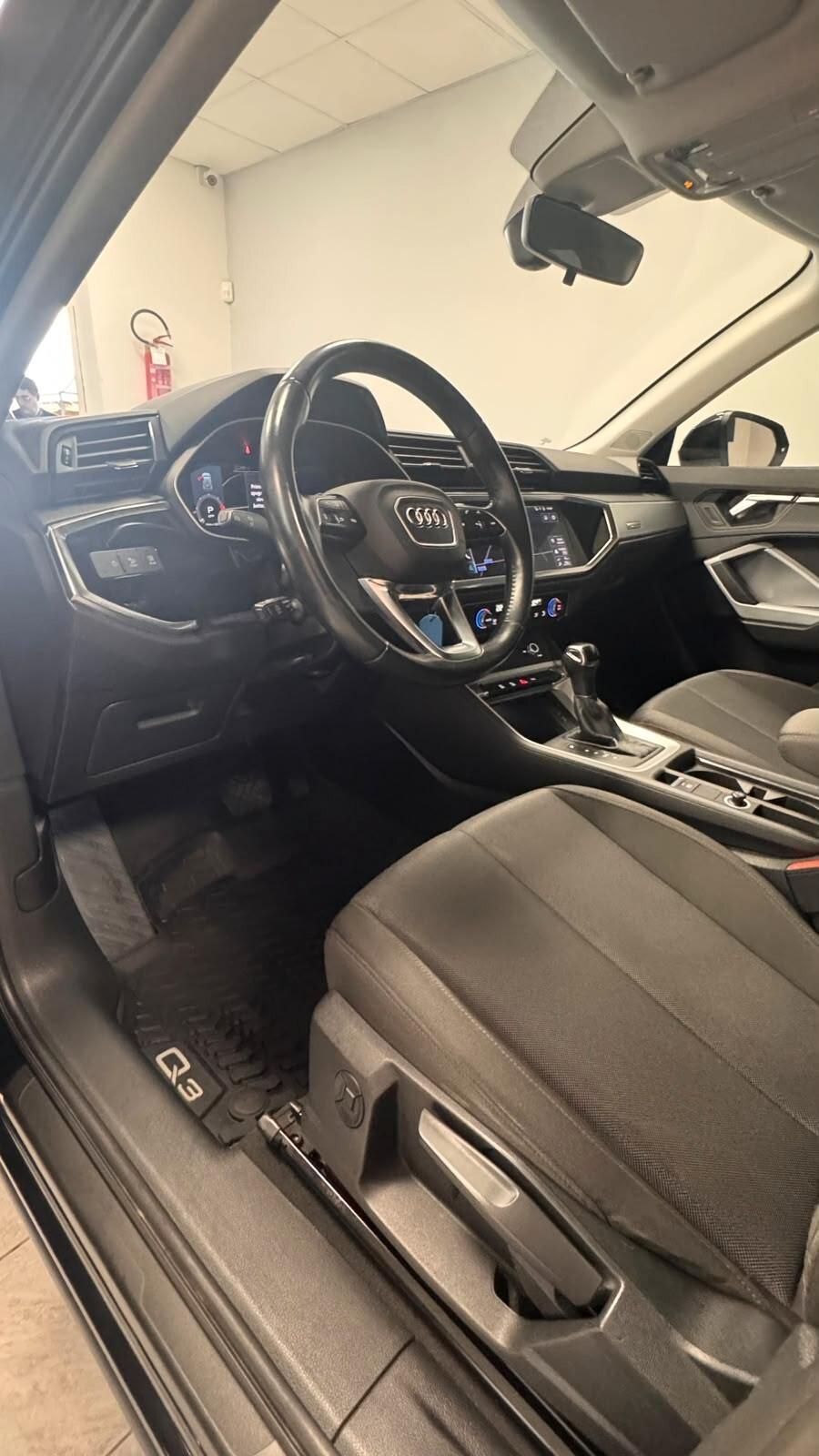 Audi Q3 35 TDI S tronic Business
