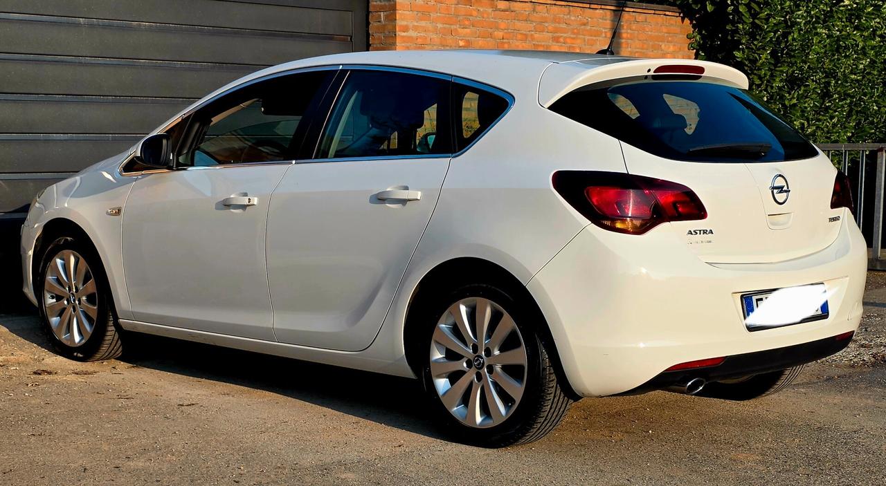 Opel Astra Cosmo neopatentati euro5B anno 2011