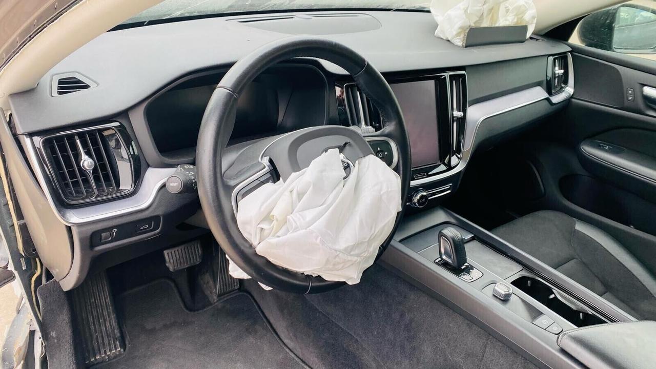 Volvo v60 diesel/ibrida 2021, incidentata!!