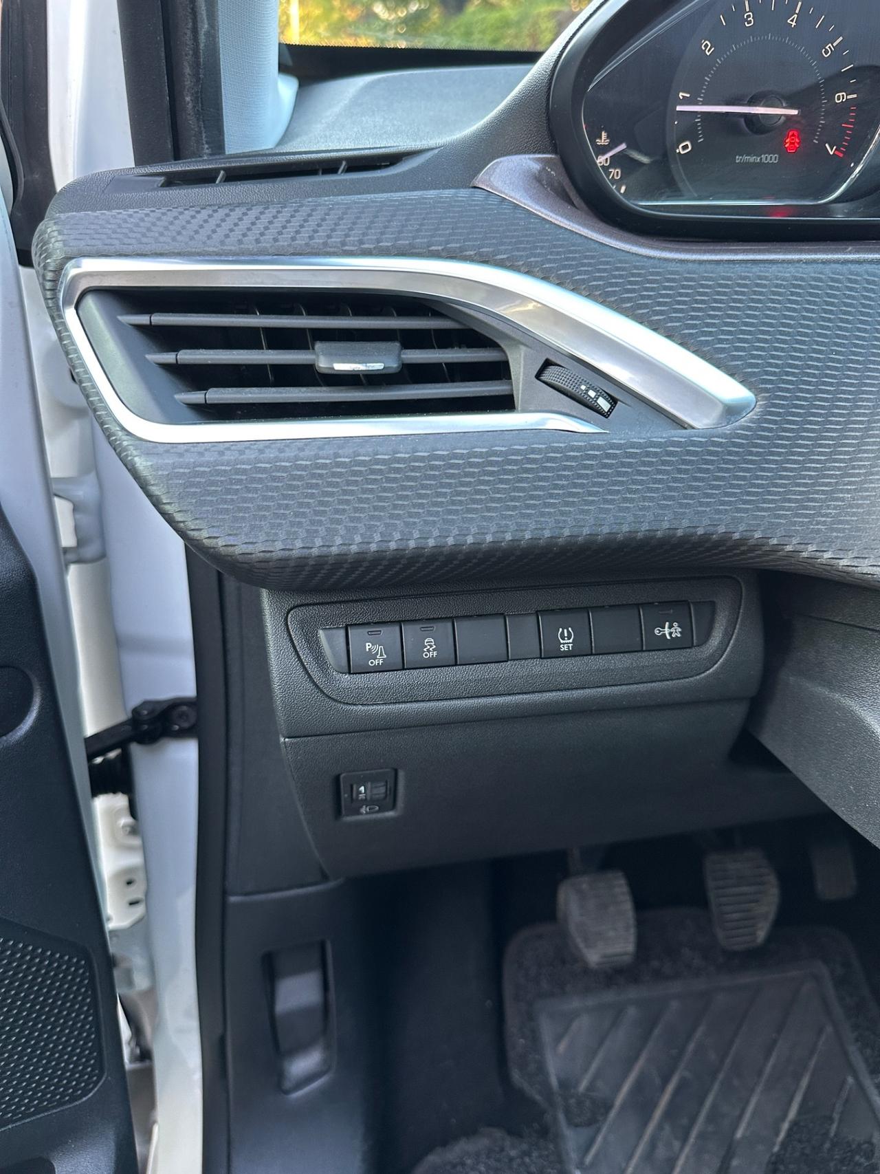 Peugeot 2008 PureTech 82 Allure soli 110mila km