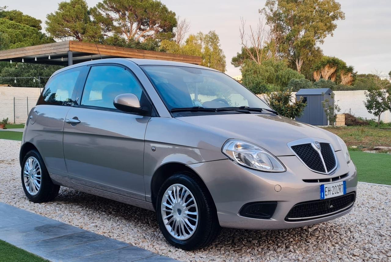 Lancia Ypsilon 1.3 MJT 75 CV New Oro