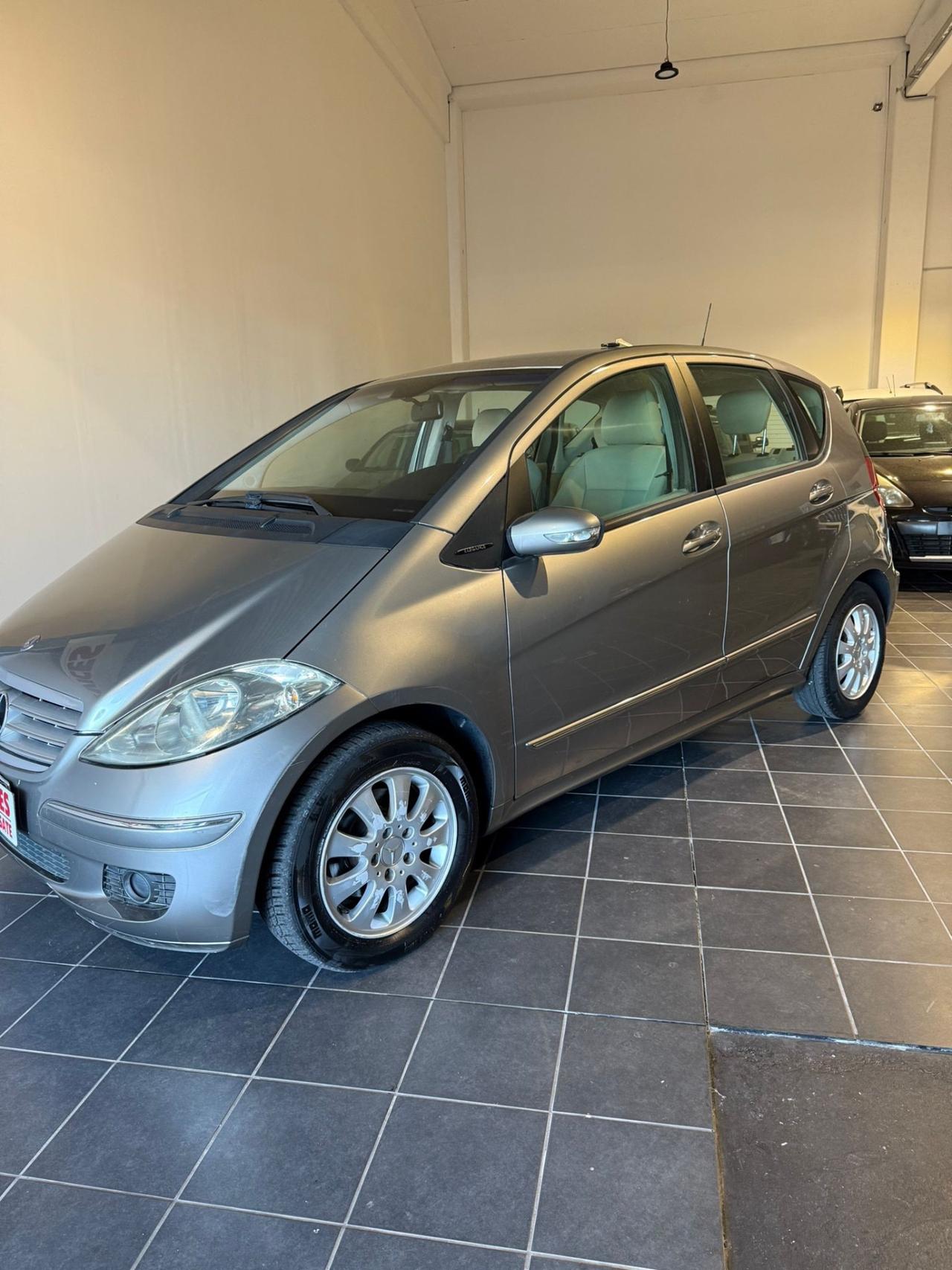 Mercedes A 150 - BENZINA-NEOPATENTATI