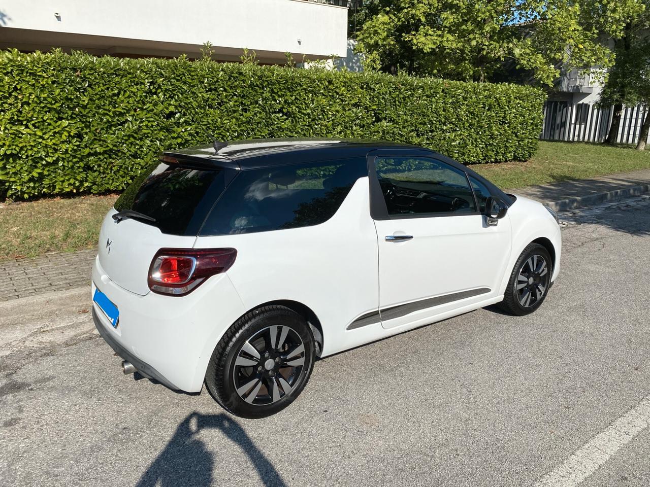 Ds DS3 DS 3 1.2 VTi 82 Just Black