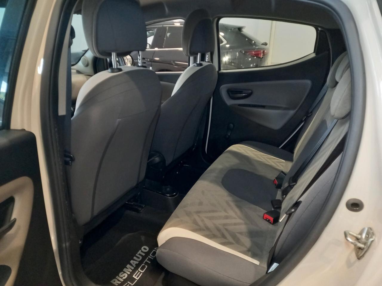 Lancia Ypsilon 1.2 69 CV 5 porte 77000 km Neopatentati