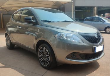 Lancia Ypsilon 1.0 Hybrid Oro