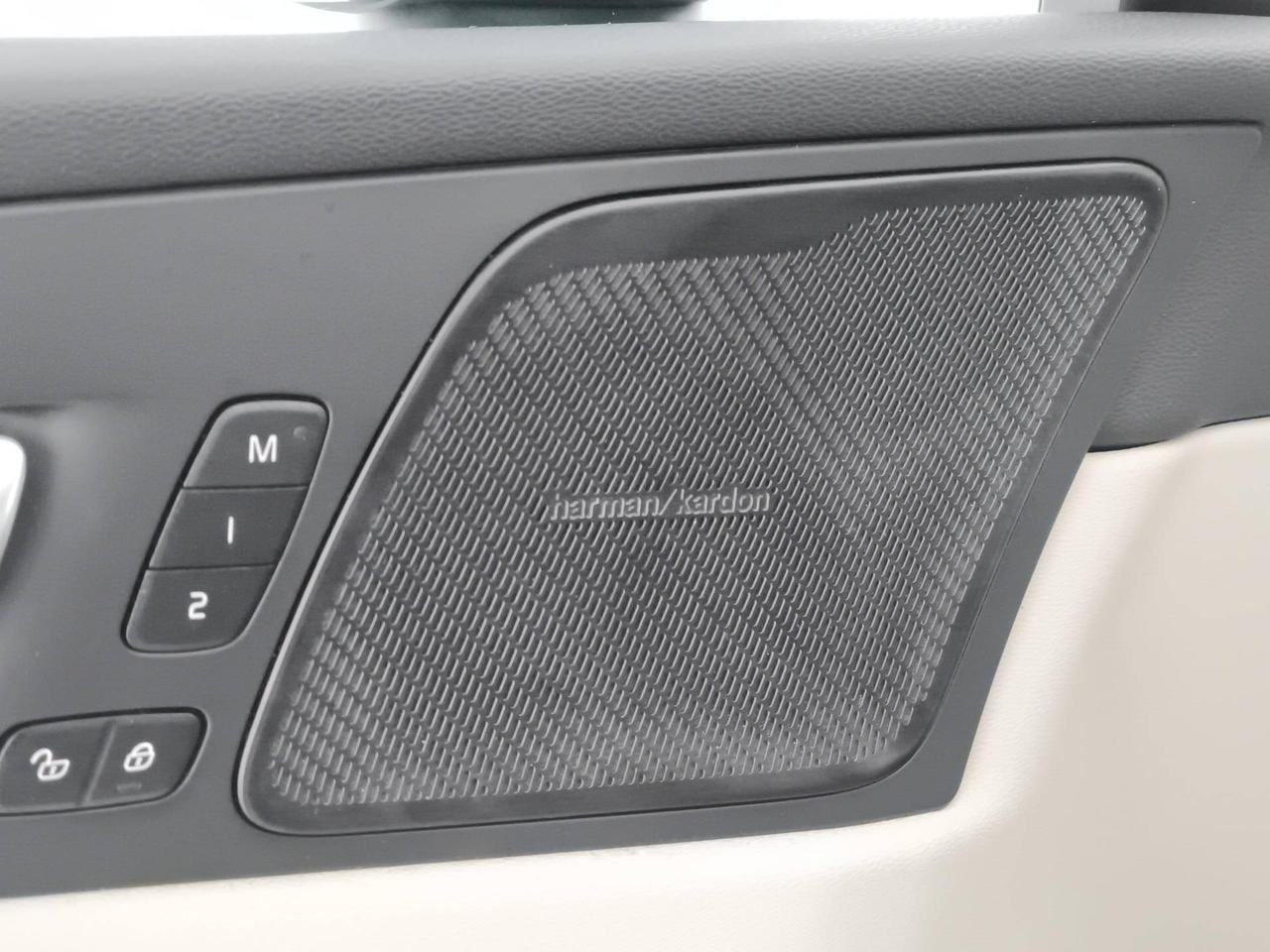 VOLVO XC60 N1 2.0 B4 d Ultimate Dark awd