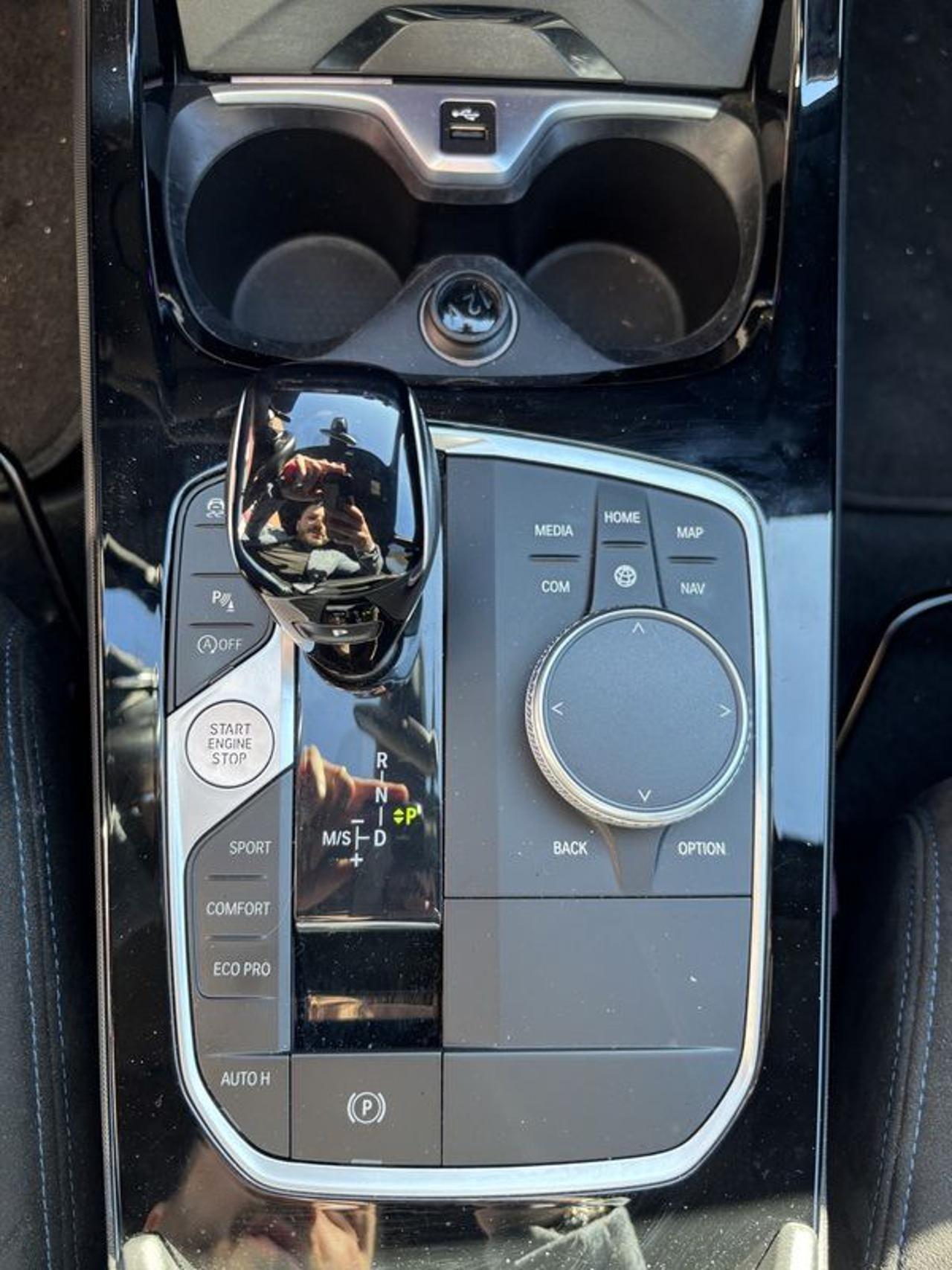 BMW 135 i xDrive NAVI-FULL LED-CAM-19"