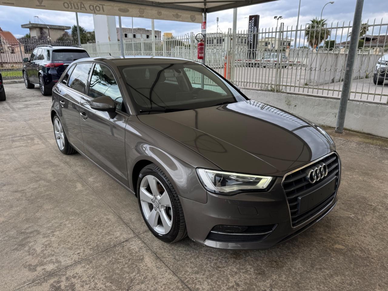 AUDI A3 2.0 TDI S TRONIC DESIGN