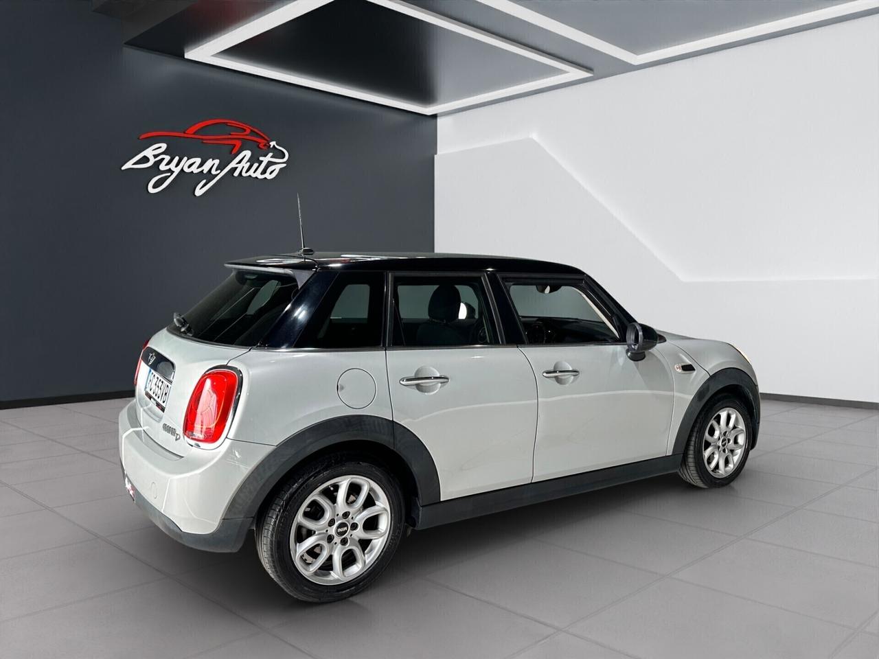 Mini Cooper 1.5 D 5P
