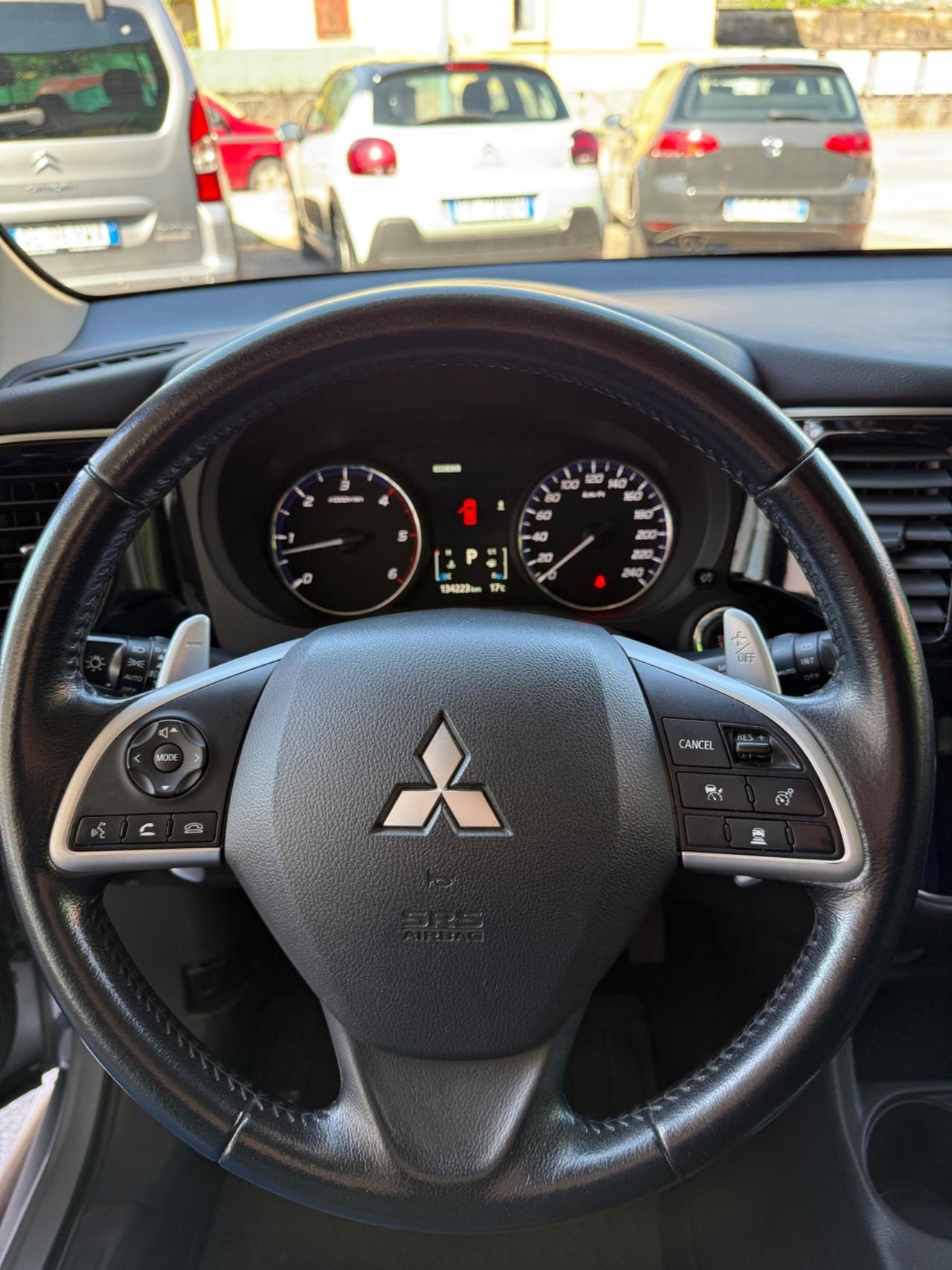 MITSUBISHI OUTLANDER 2.2 DI-D 4WD INSTYLE 7posti