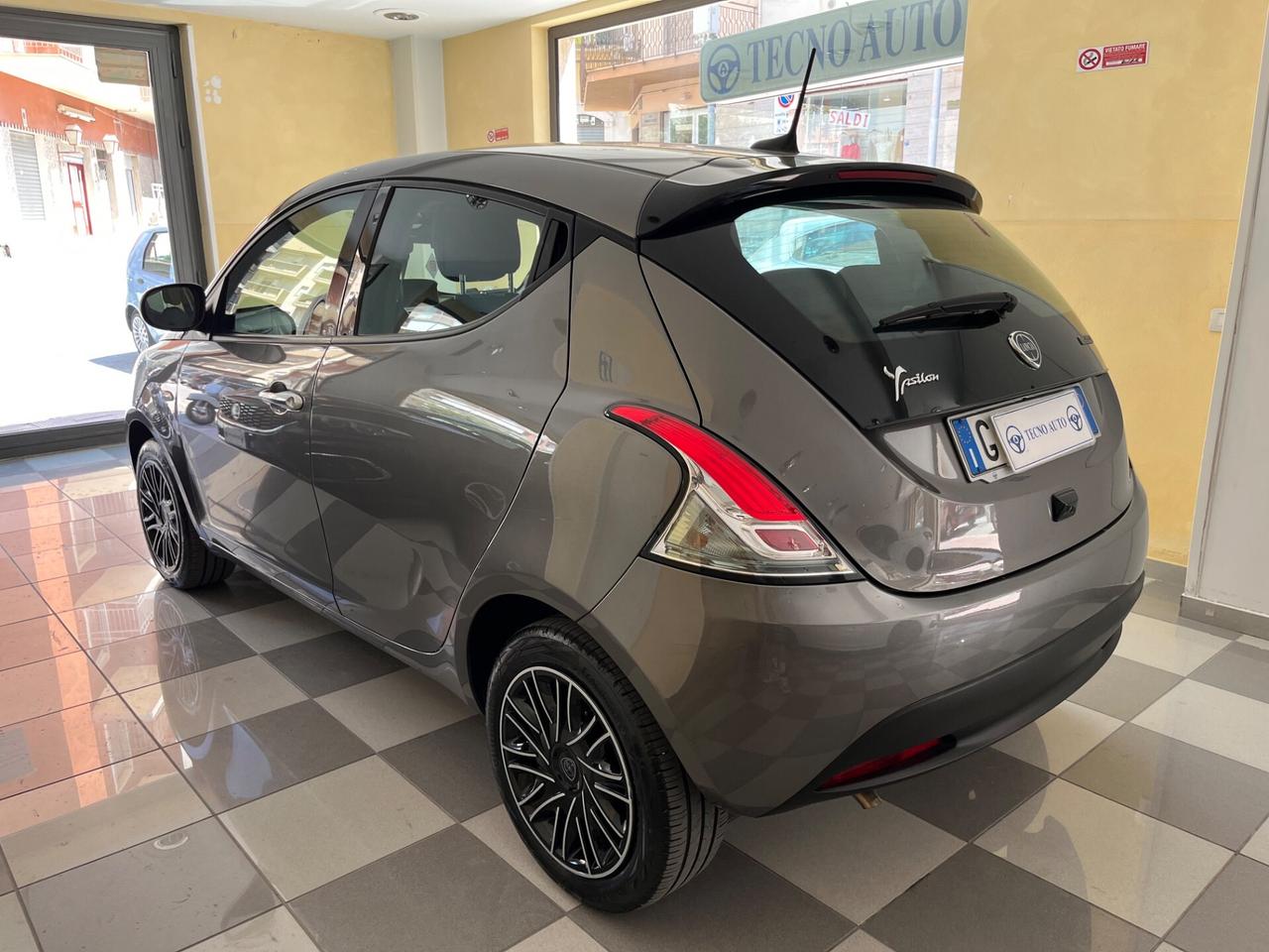 Lancia Ypsilon 1.0 FireFly 5 porte S&S Hybrid Gold Plus