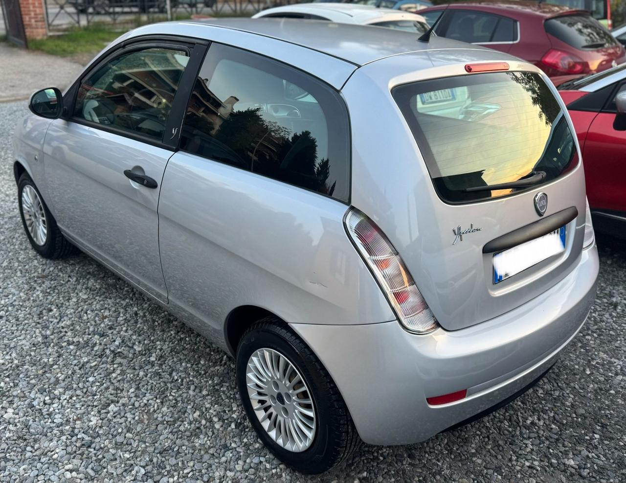 Lancia Ypsilon 1.2 benzina adatta neopatentati