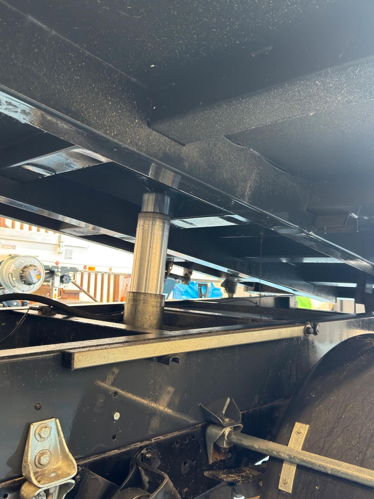 Iveco Daily 35/E4 – Ribaltabile Trilaterale – Euro 4