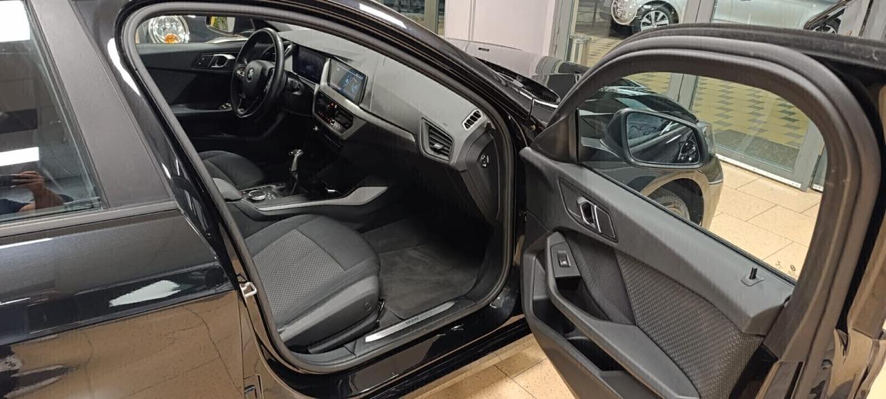 Bmw 118 118d 5p. Business Advantage