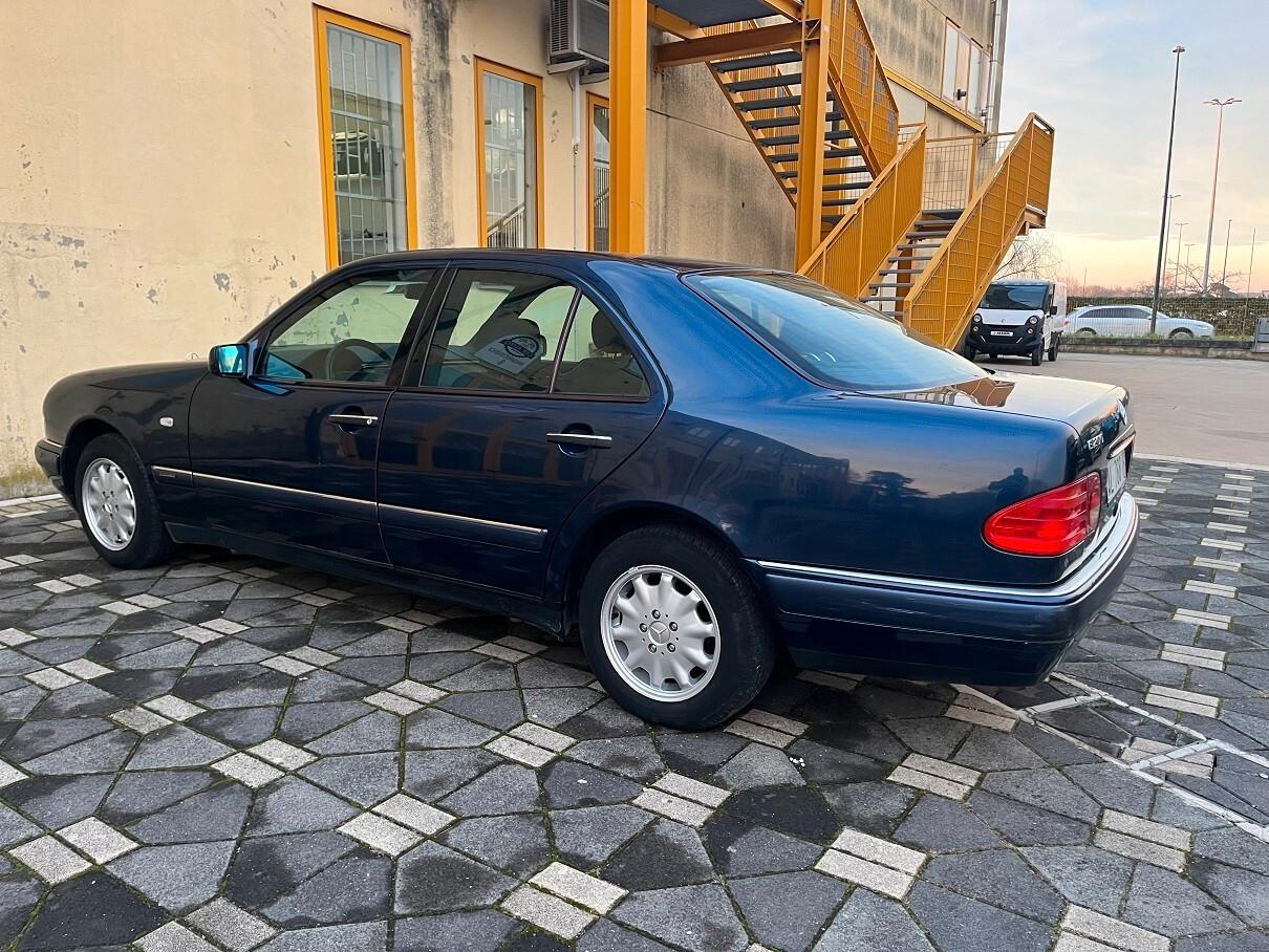 Mercedes-benz E 200 cat Elegance