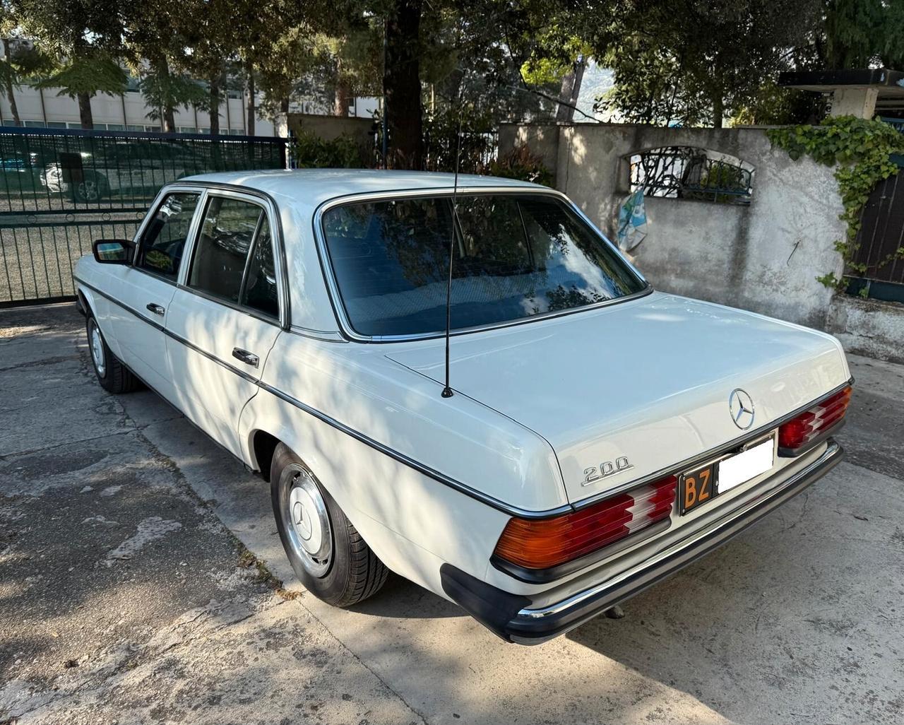 Mercedes-benz 200 BERLINA