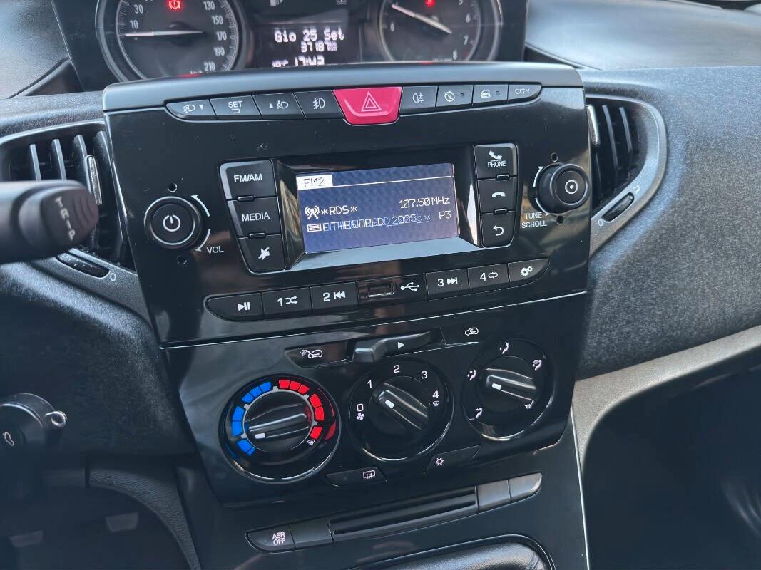 Lancia Ypsilon 1.2 benzina 69 CV 5 porte Elefantino Blu 2019