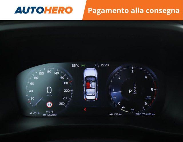 VOLVO XC40 D3 AWD Geartronic Momentum Core