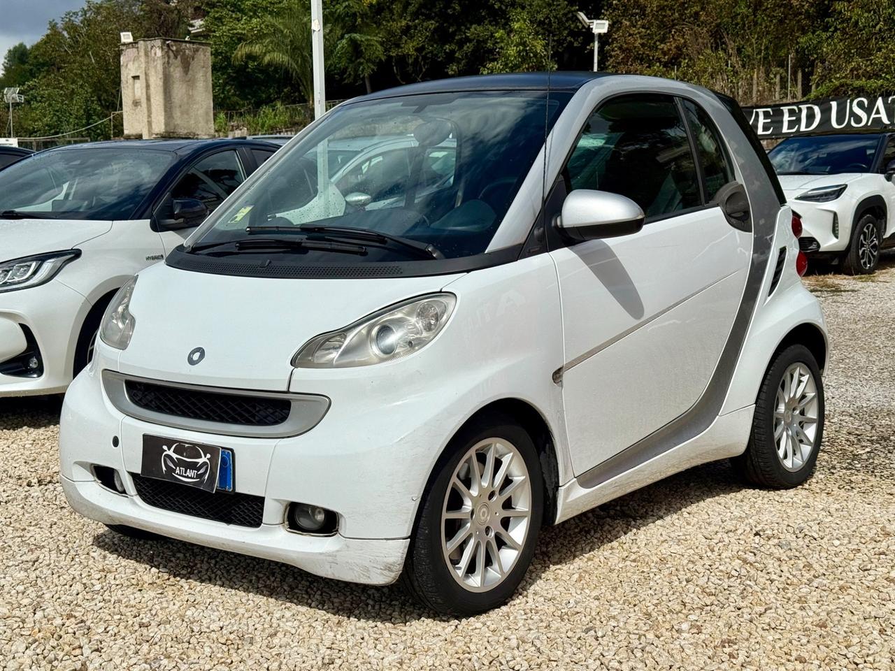 Smart ForTwo 1000 52 kW MHD coupé white tailor Made