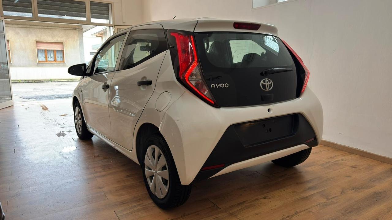 Toyota Aygo Connect 1.0 VVT-i 72 CV 5 porte x-fun