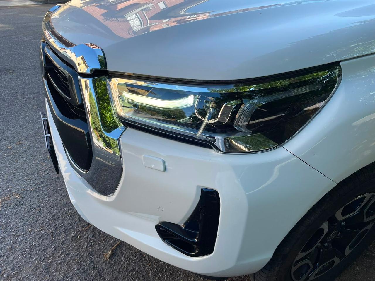 Toyota Hilux 2.4 d double cab Executive 4w #11631