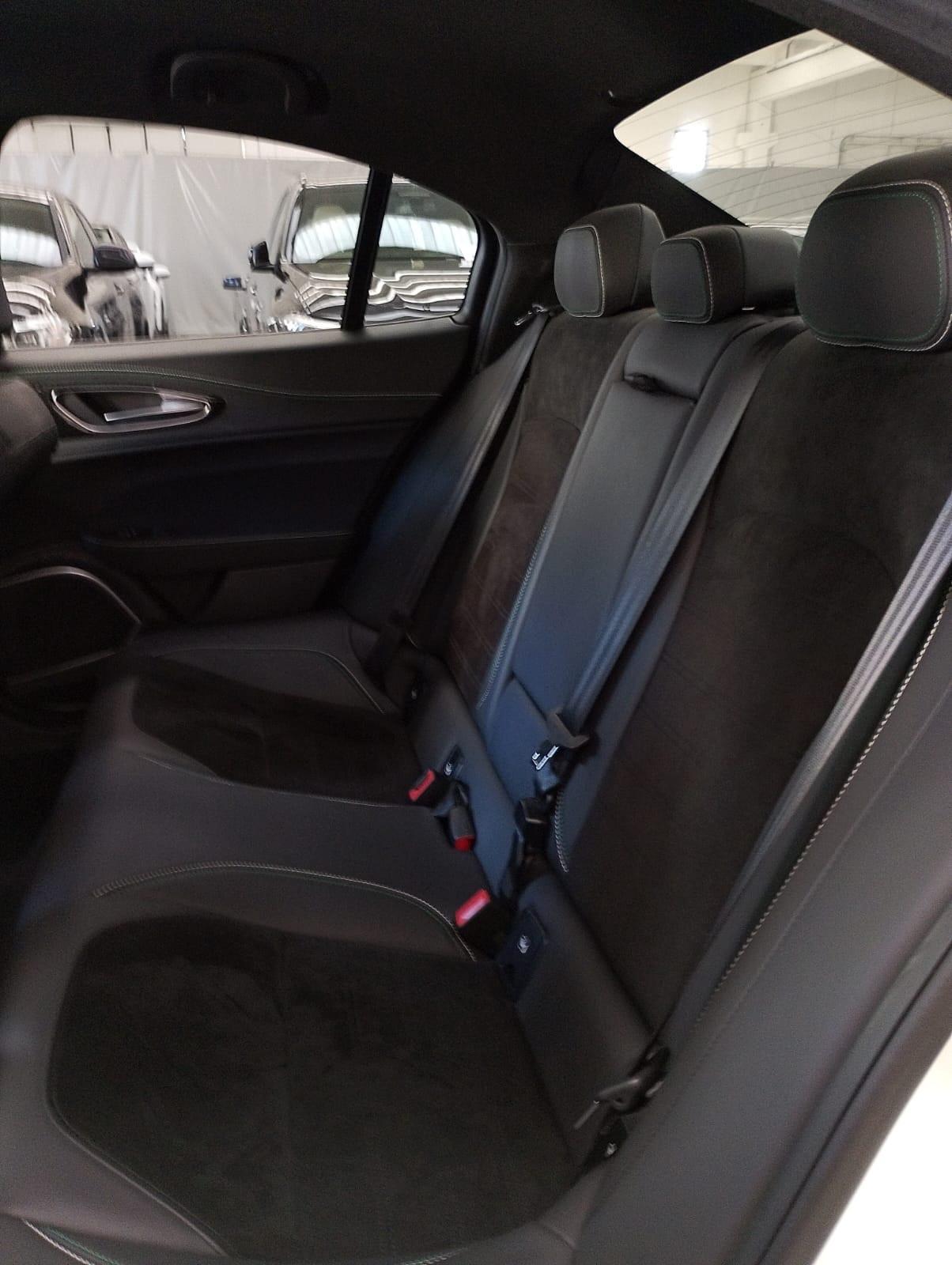 Alfa Romeo Giulia 2.9 V6 Bi-Turbo AT8 Quadrifoglio