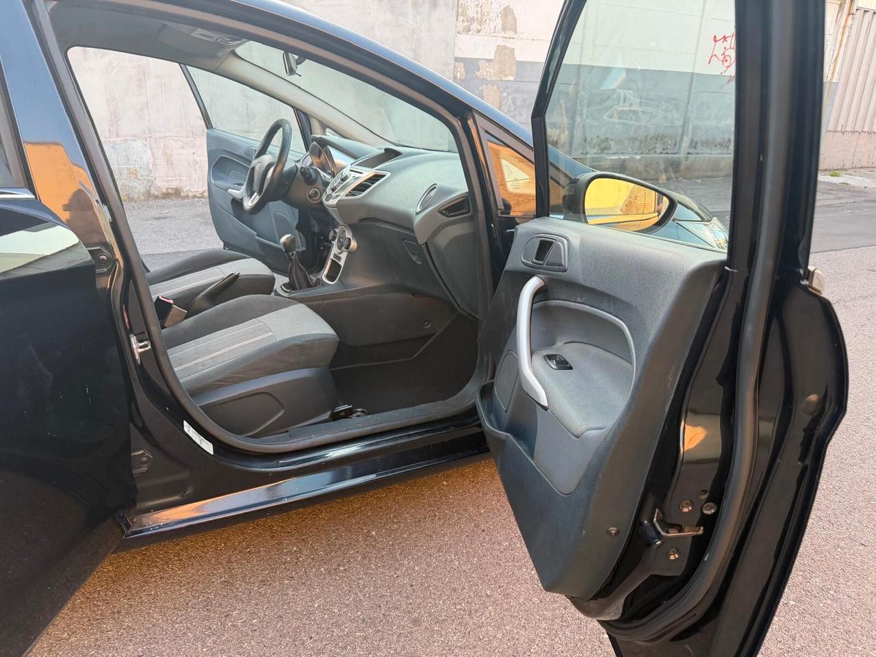 Ford Fiesta 1.4 TDCi 68CV 5 porte Titanium