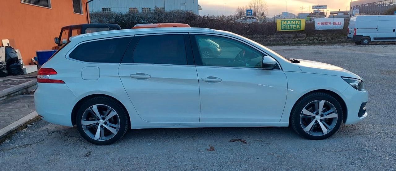 Peugeot 308 BlueHDi 130 S&S SW Allure
