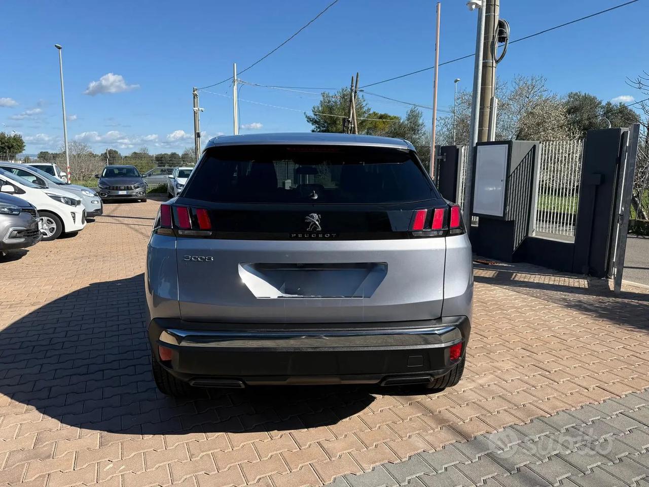 Peugeot 3008 1.5 Allure *CAMBIO AUTOMATICO*