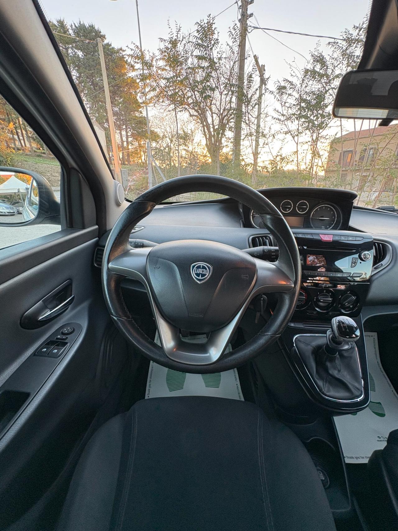 Lancia Ypsilon 1.2 69 CV 5 porte Silver
