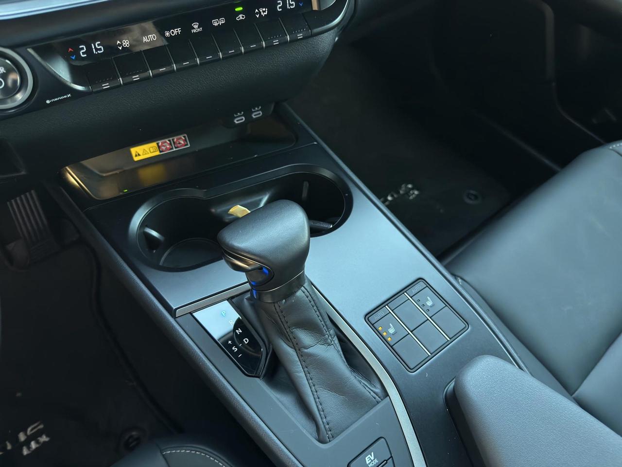 Lexus UX 250h 2.0 Design 2wd cvt