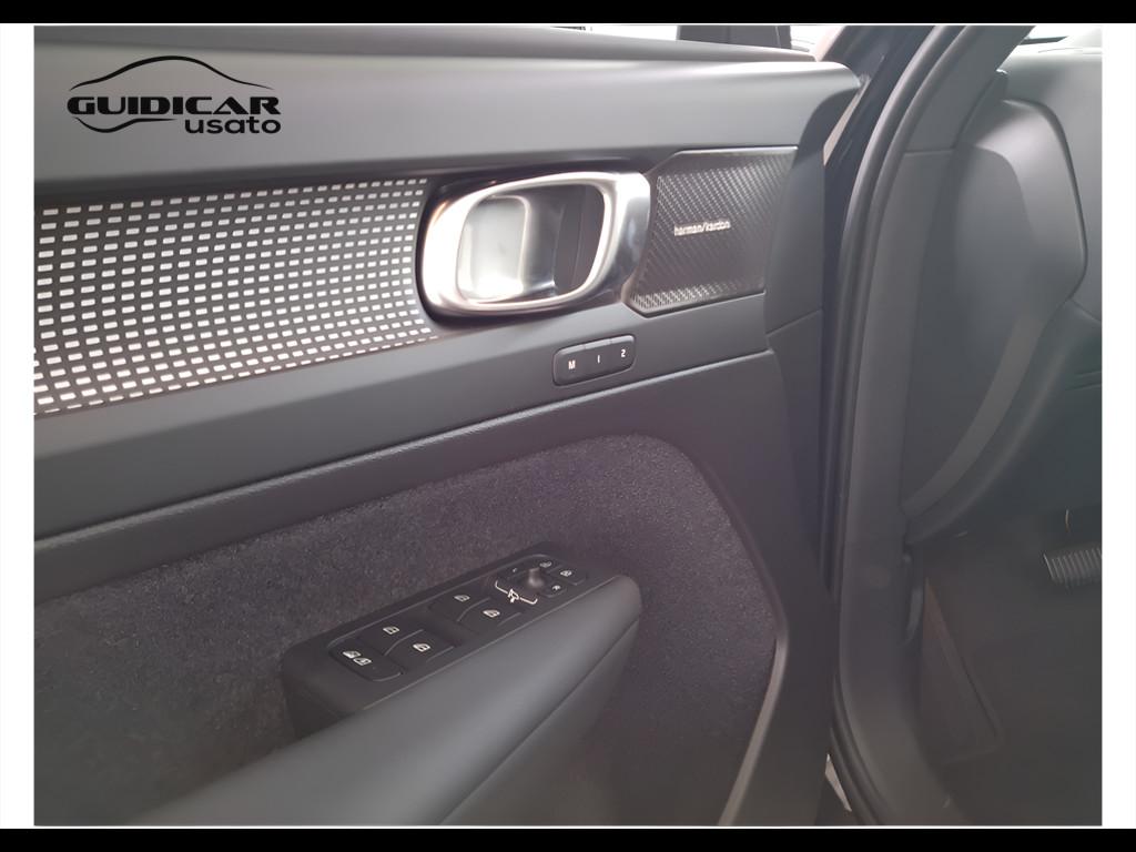 VOLVO XC40 2023 - XC40 2.0 b3 Plus Black Edition auto