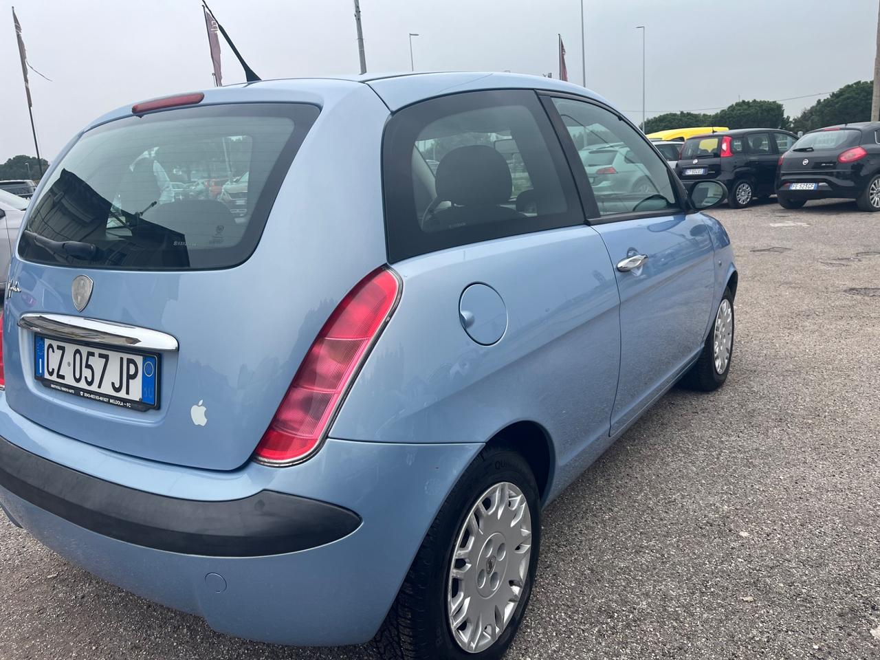 Lancia Ypsilon 1.4 16V Argento GPL ok neopatentati