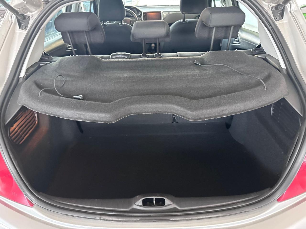 Peugeot 208 1.4 HDi 68 CV 5 porte Allure