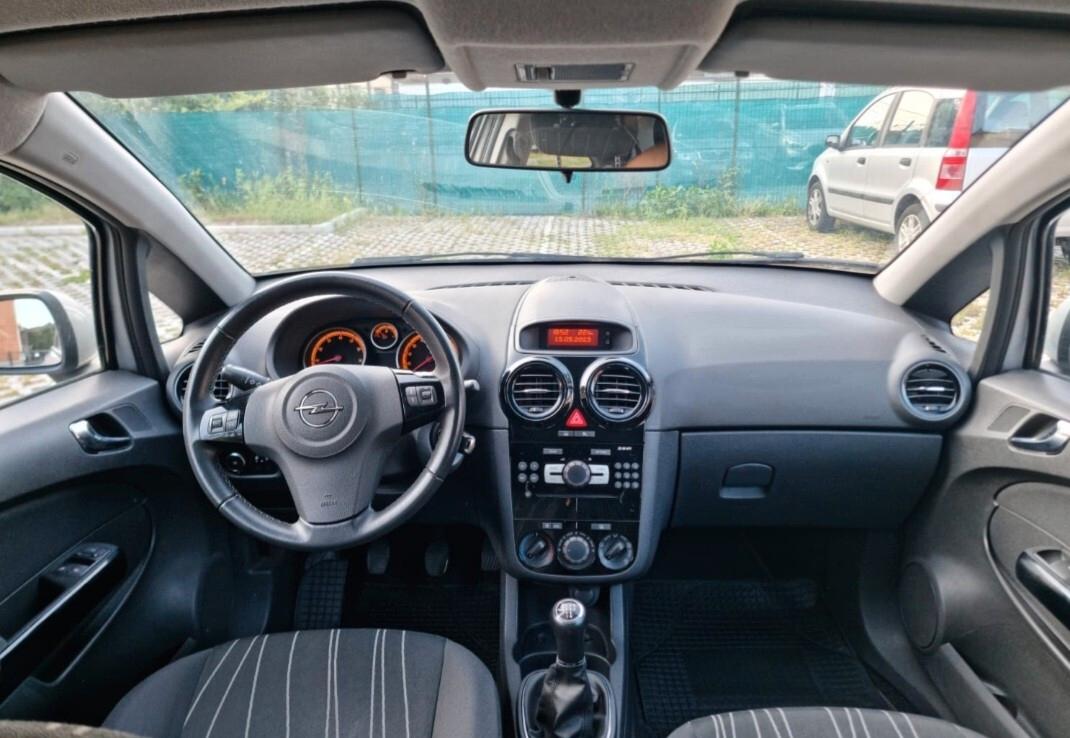 Opel Corsa 1.2 3 porte Club