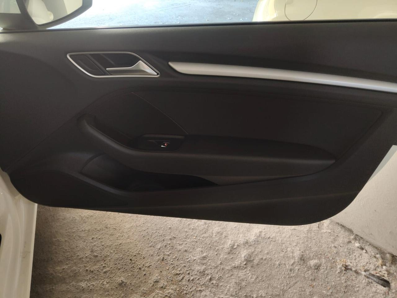 Audi A3 1.6 TDI 105 CV CR Ambition
