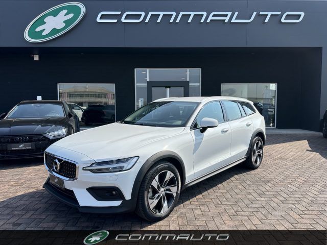 VOLVO V60 Cross country B4 AWD Geartronic Momentum advanced