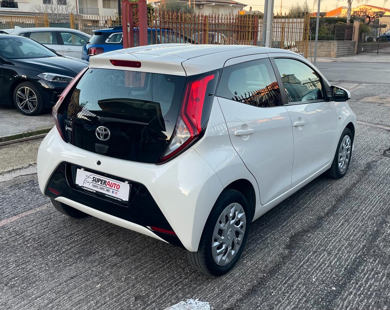 TOYOTA Aygo Connect 1.0 VVT-i 72CV X-BUSINESS