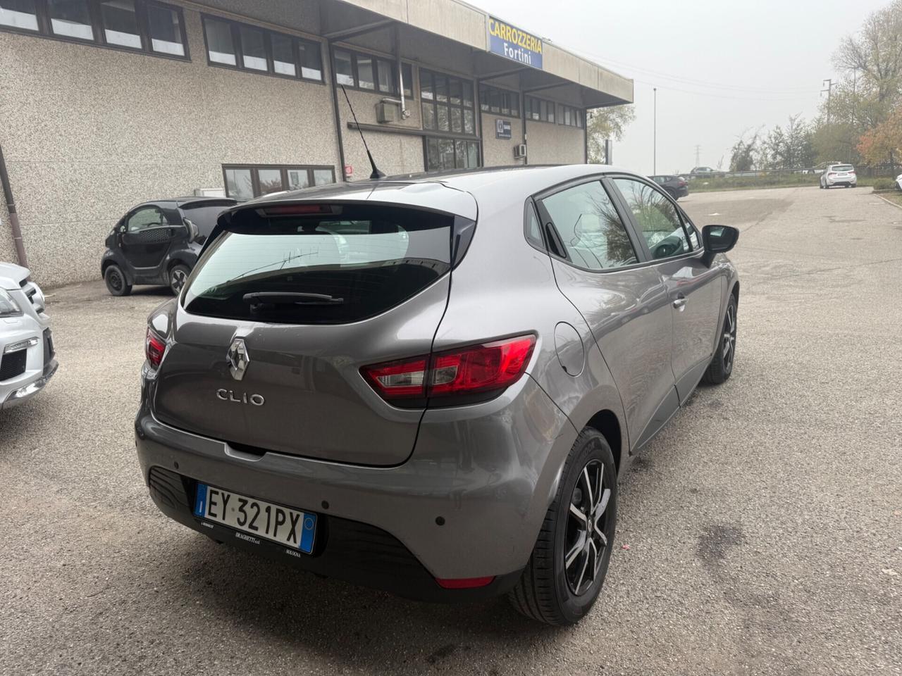 Renault Clio 1.2 75CV 5 porte Costume National