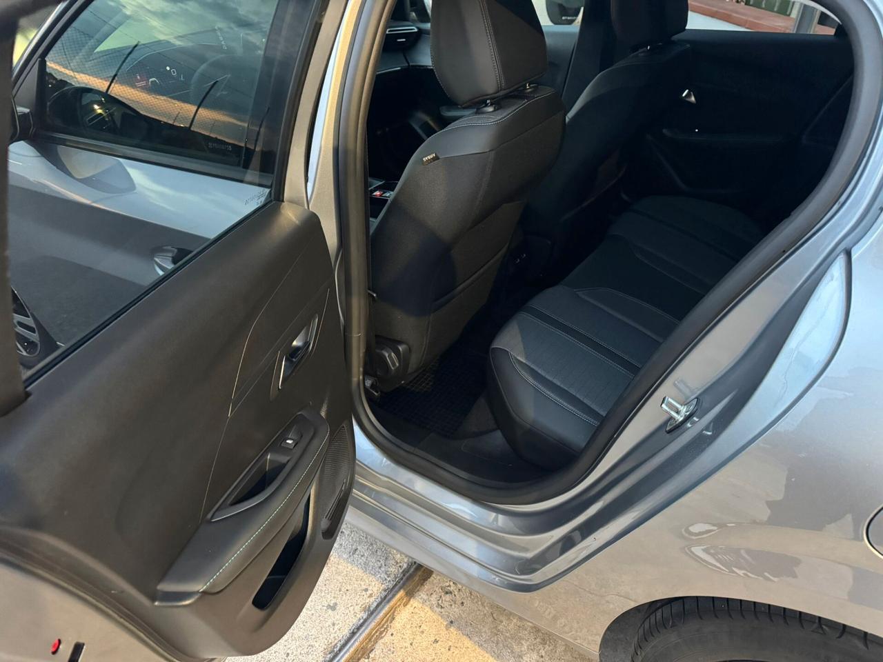 Peugeot 208 100cv BlueHDi Allure Pack