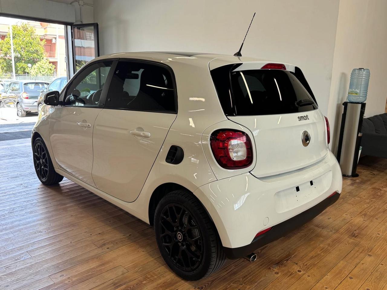 Smart ForFour 0.9 90CV PRIME SPORT PACK ,PANO,NAVI,LED,RETRO,UNIPRO