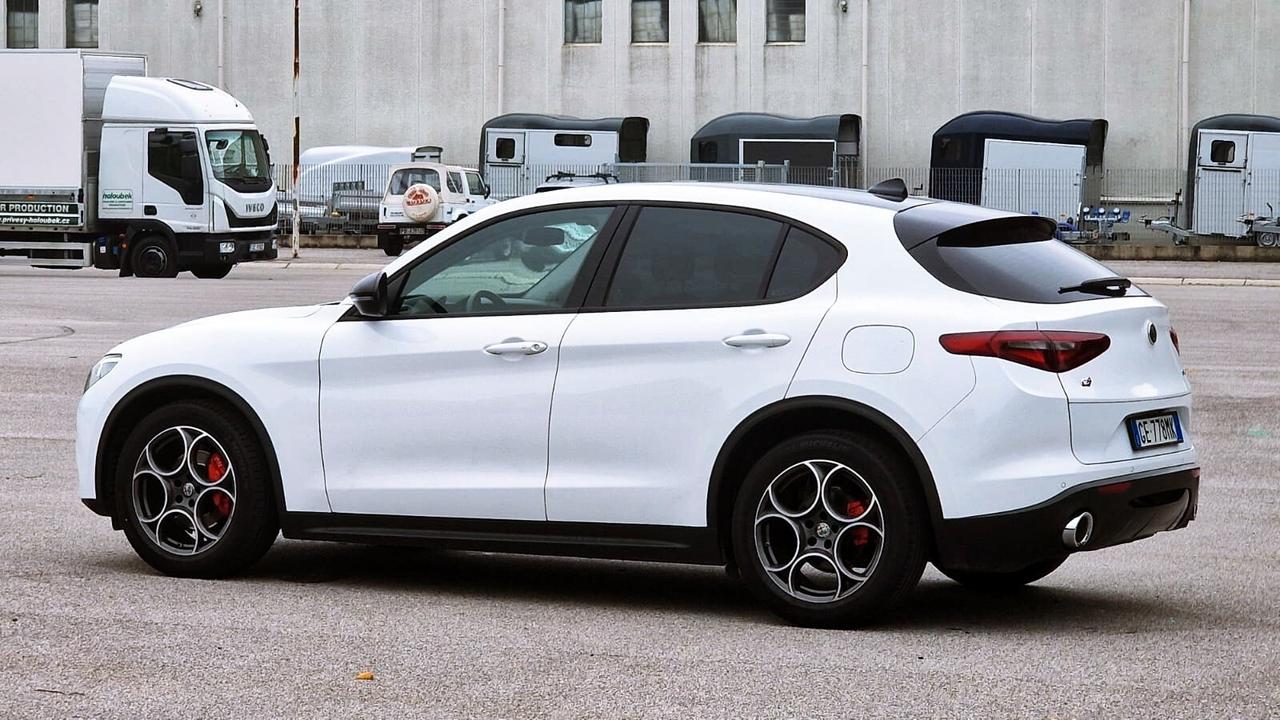 Alfa Romeo Stelvio 2.2 160 CV AT8 RWD