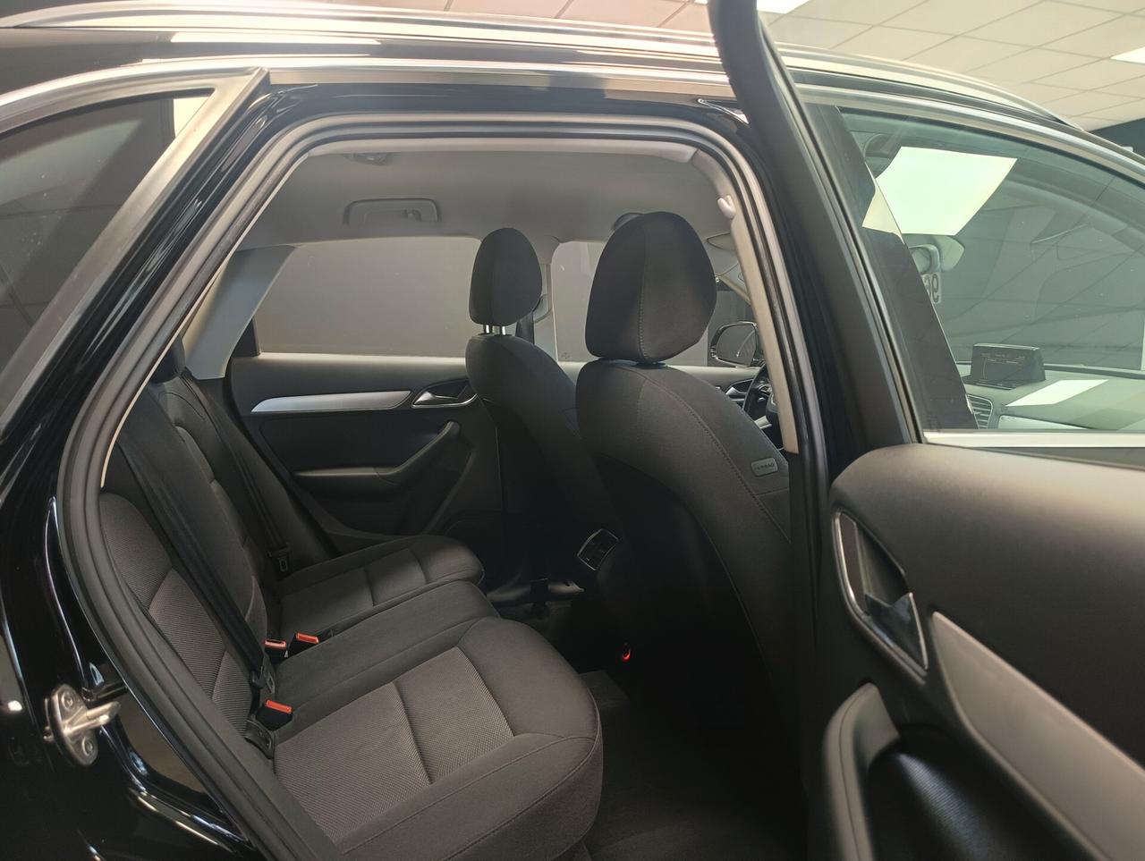 Audi Q3 2.0 TDI 120 CV Business