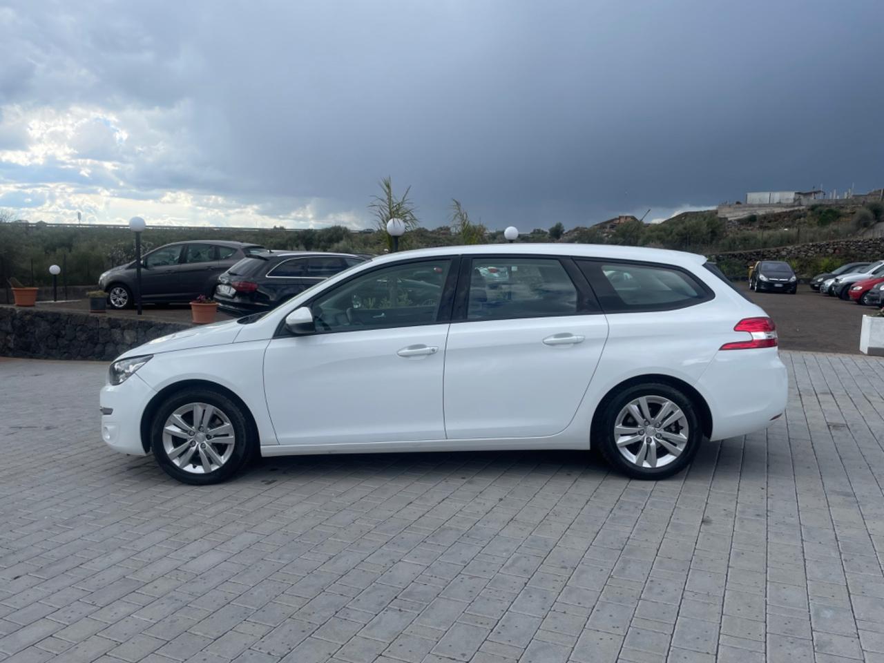 Peugeot 308 BlueHDi 100 S&S Business