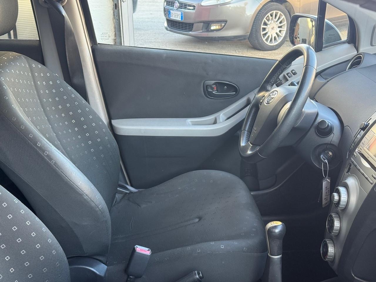 Toyota Yaris 1.0 5 porte Sol ok neopatentati