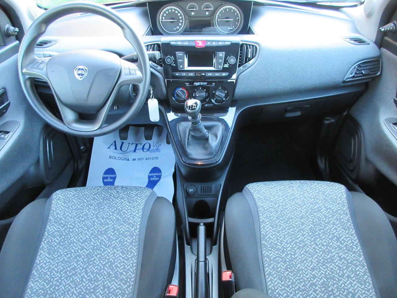 Lancia Ypsilon 1.0 firefly hybrid Silver s&s 70cv