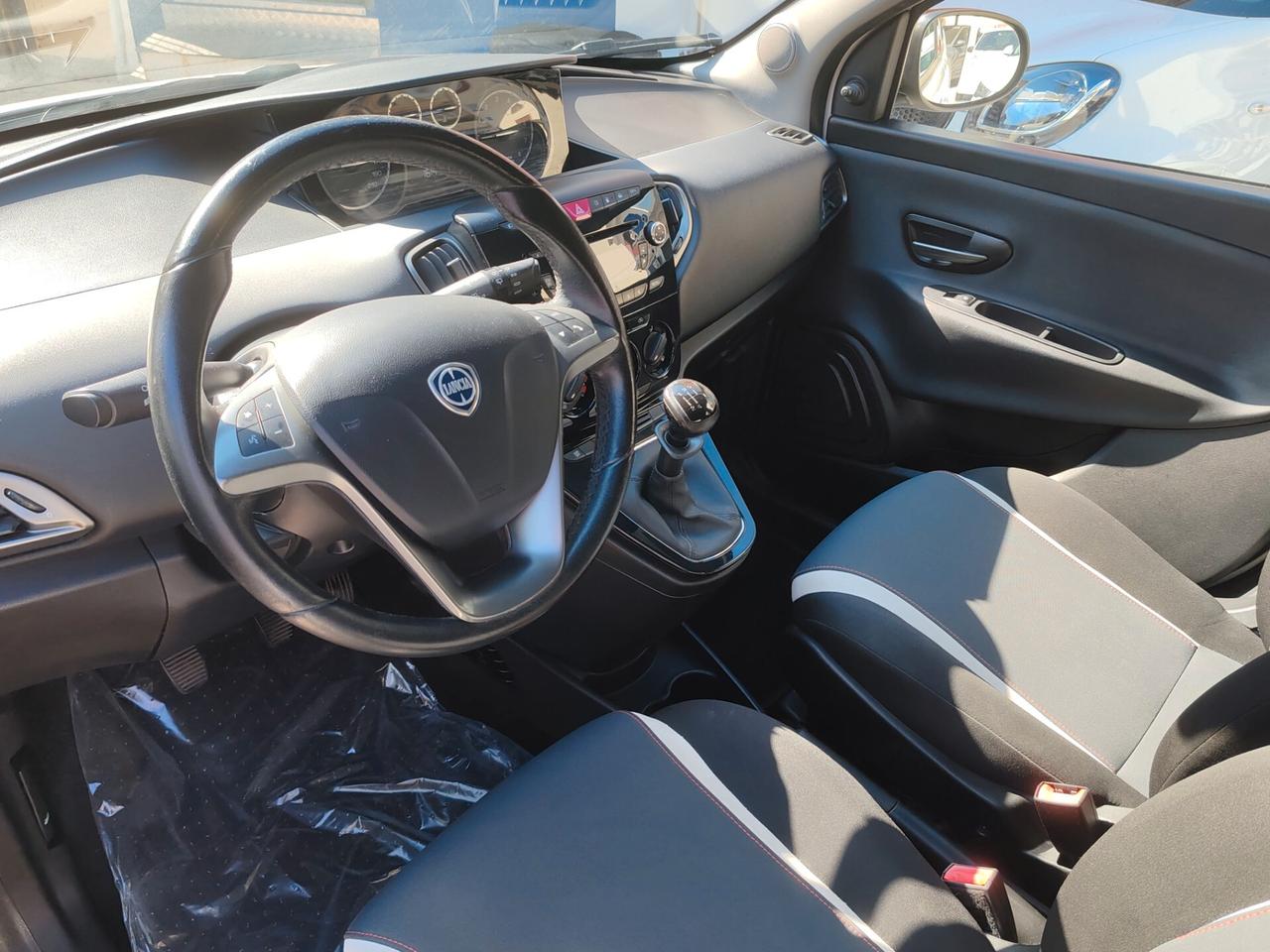 Lancia Ypsilon 1.2 69 CV 5 porte GPL Ecochic Gold