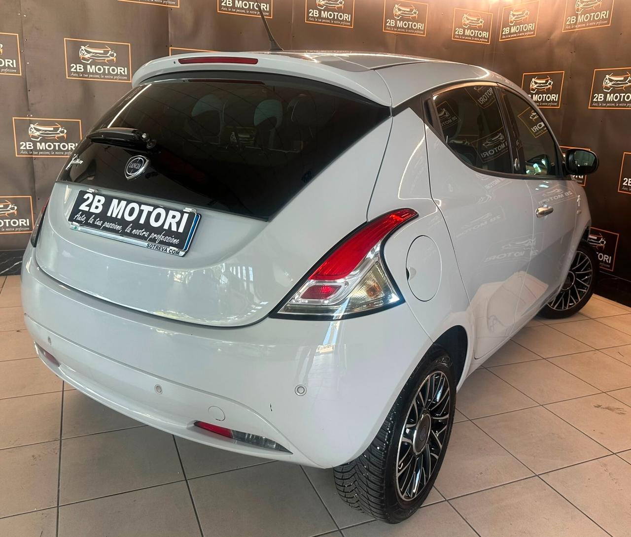 Lancia Ypsilon 1.2 69 CV 5 porte GPL Ecochic Gold