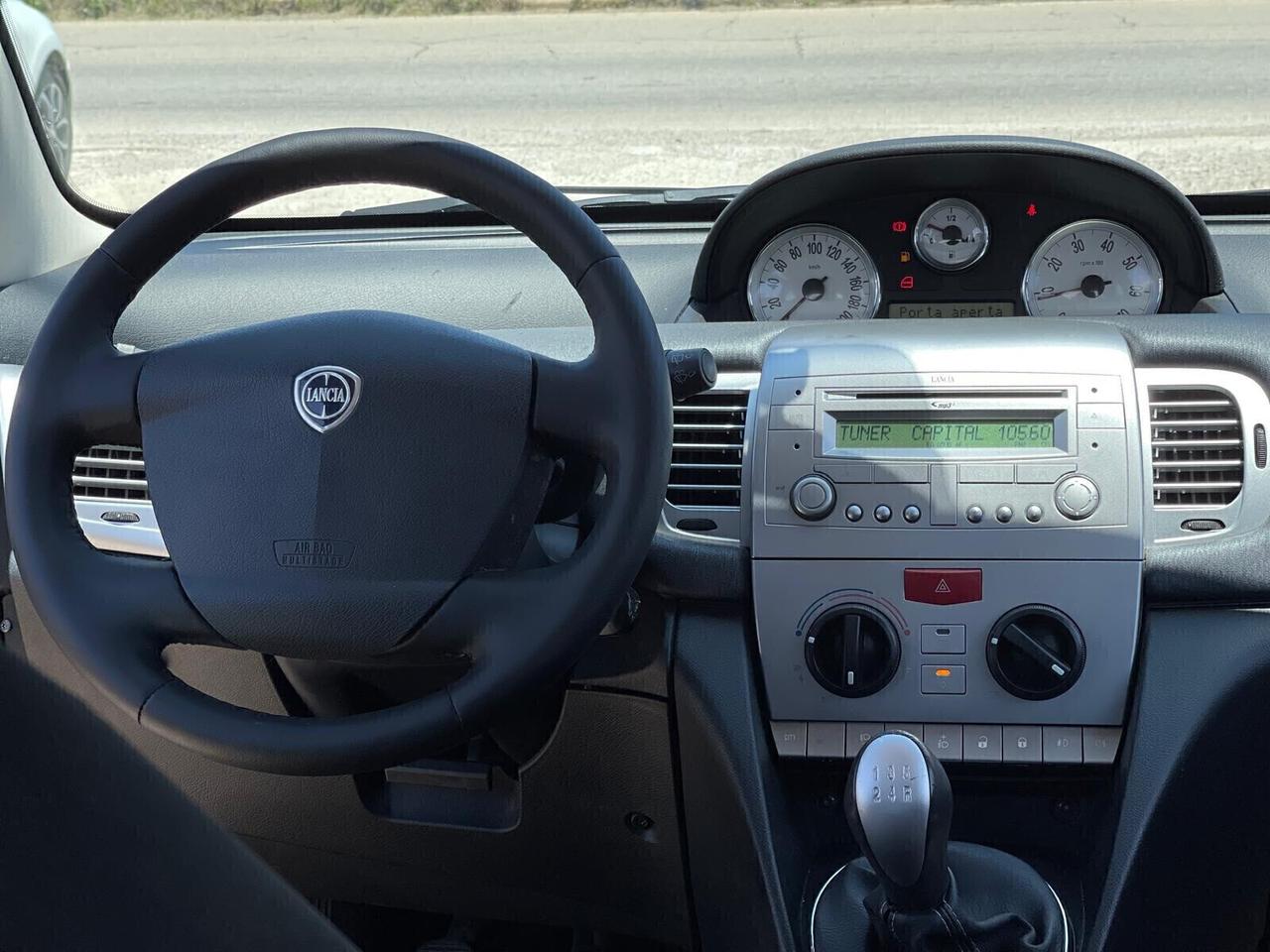 Lancia Ypsilon 1.3 MJT 75 CV Unyca